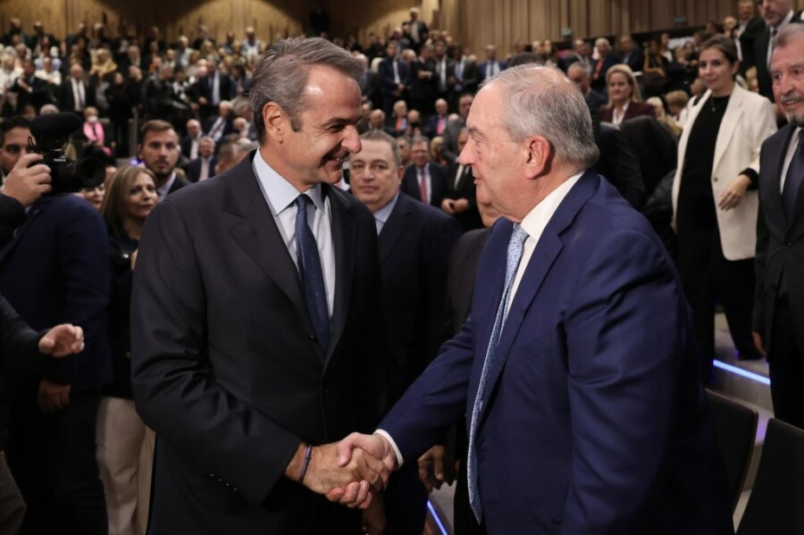 Μέγαρο Μαξίμου: Αγωνίες για τη νέα παρέμβαση Καραμανλή