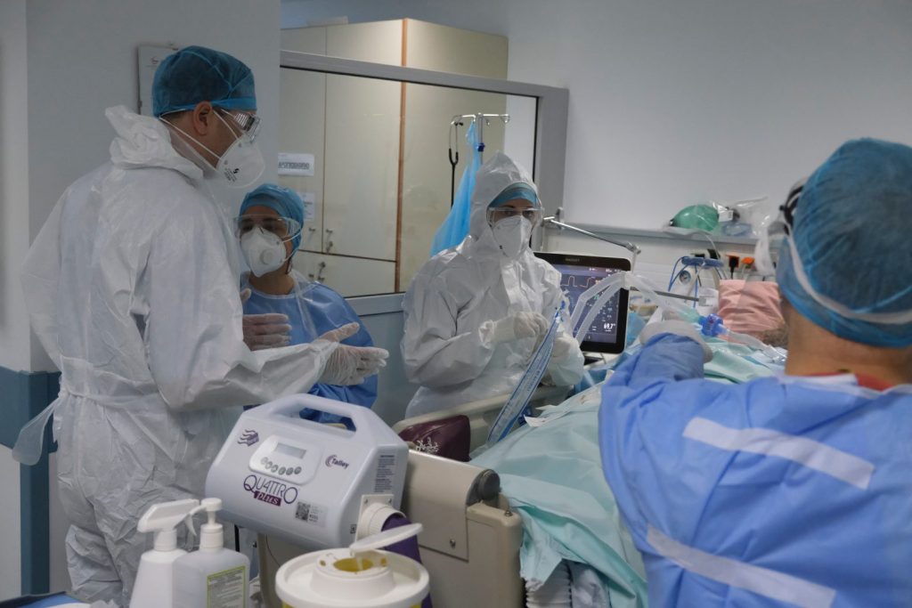ιατρικό προσωπικό σε ΜΕΘ