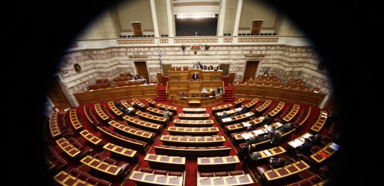 Έρχεται κοινό μέτωπο της δημοκρατικής αντιπολίτευσης – Το πηγαδάκι με νόημα στη Βουλή και ο ΟΠΕΚΕΠΕ