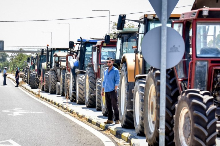 Οι αγρότες ακόμα ψάχνουν τις «μεγάλες μεταρρυθμίσεις», στα εθνικά η χώρα βρίσκεται μόνιμα πίσω απ’ τις εξελίξεις