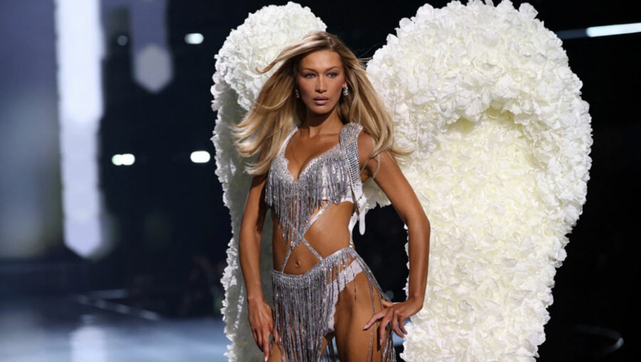 Bella Hadid: Η τελευταία εμφάνιση με τα φτερά βάρους 22 κιλών στο show της Victoria's Secret προβλημάτισε τους χρήστες του διαδικτύου!