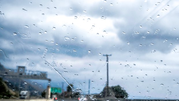 Άστατος ο καιρός το Σάββατο με βροχές και καταιγίδες
