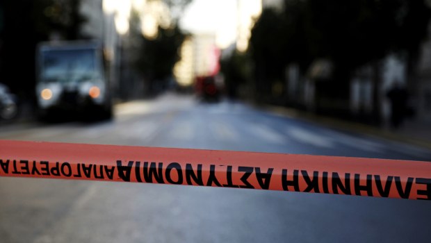 Ύποπτο αντικείμενο στα Εξάρχεια - Στο σημείο έχουν σπεύσει τα ΤΕΕΜ