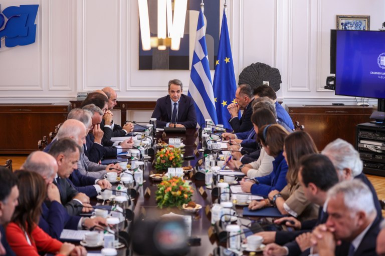 Κυβέρνηση: Από το Μνημείο του Άγνωστου Στρατιώτη έως την Εξεταστική του ΟΠΕΚΕΠΕ μια… Διαφθορά δρόμος