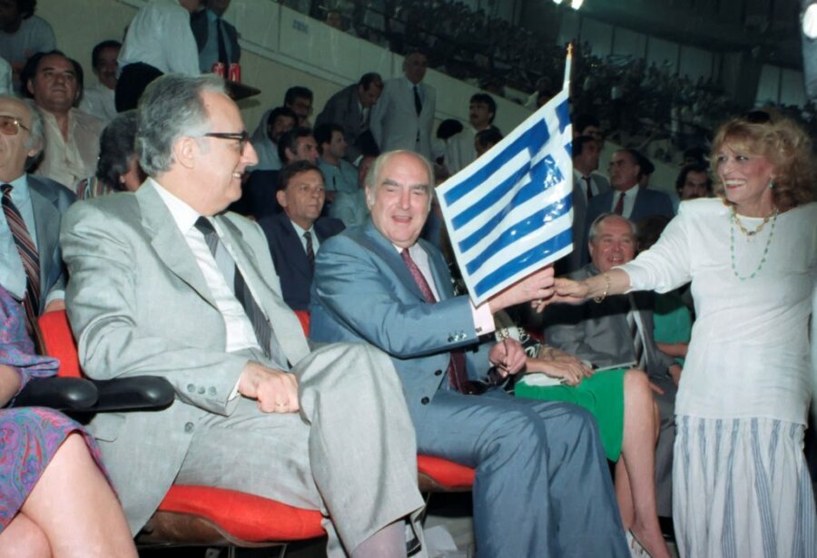 Η μέρα που άνοιξε ένα παράθυρο στον σοσιαλισμό