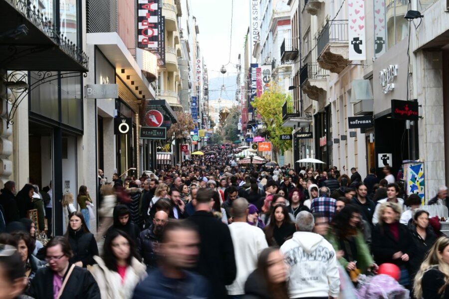 Οι «νοικοκυραίοι» στο στόχαστρο κυβέρνησης και αντιπολίτευσης – Κλειδί η «σιωπηλή πλειοψηφία»