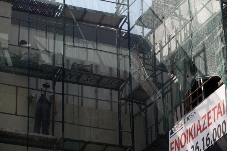 Επιμένει στην «ενίσχυση» των εργαζομένων με 13ωρο και 10ωρη «τετραήμερη εργασία» η Κεραμέως