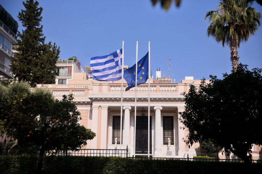 Ψαρεύοντας στη δεξαμενή των «κυρ Παντελήδων»