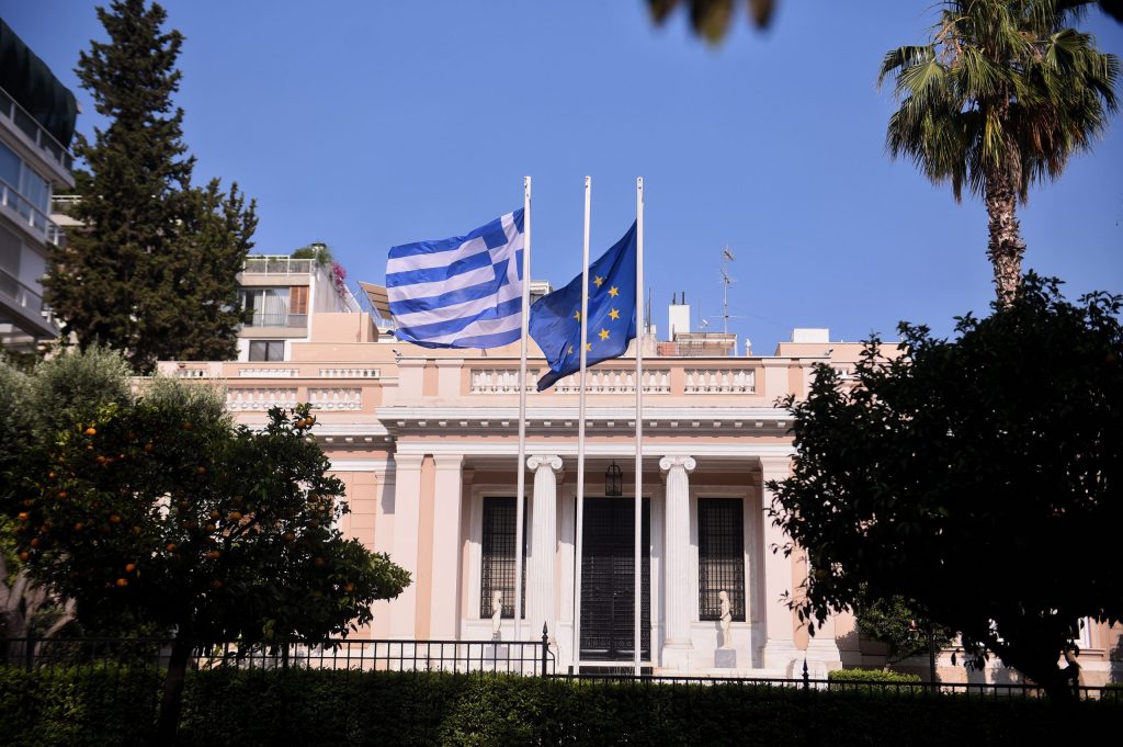 Ψαρεύοντας στη δεξαμενή των «κυρ Παντελήδων»