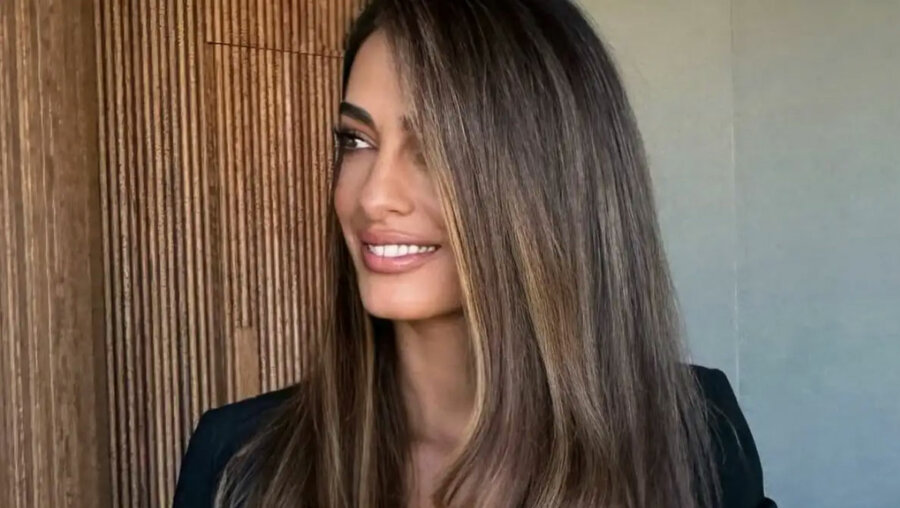 Bήμα-βήμα πώς να πετύχετε το bubble blowout της Amal Clooney