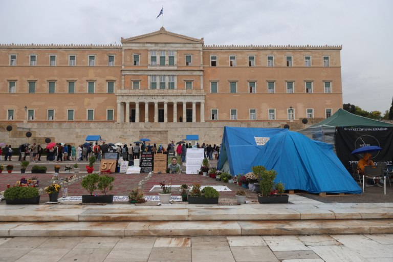 Άγνωστος Στρατιώτης: Σύγκρουση κορυφής στη Βουλή για την τροπολογία – Ένσταση αντισυνταγματικότητας καταθέτει η αντιπολίτευση