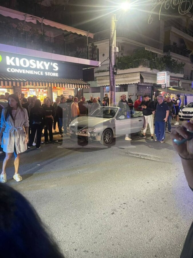 Σοβαρό τροχαίο στο Περιστέρι - ΙΧ παρέσυρε μητέρα και παιδί