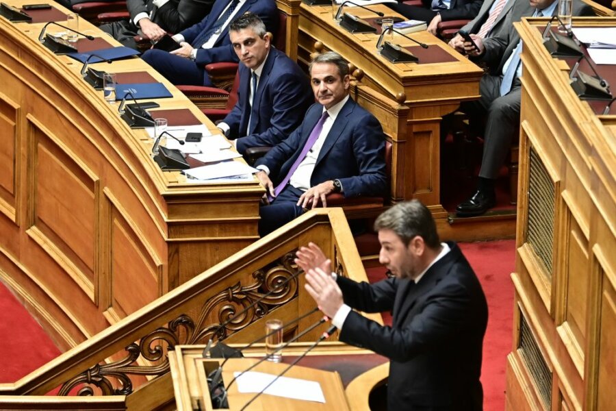 Σκληρές κόντρες στη Βουλή για την τροπολογία του Μνημείου του Άγνωστου Στρατιώτη – Ηχηρή παρέμβαση Δένδια