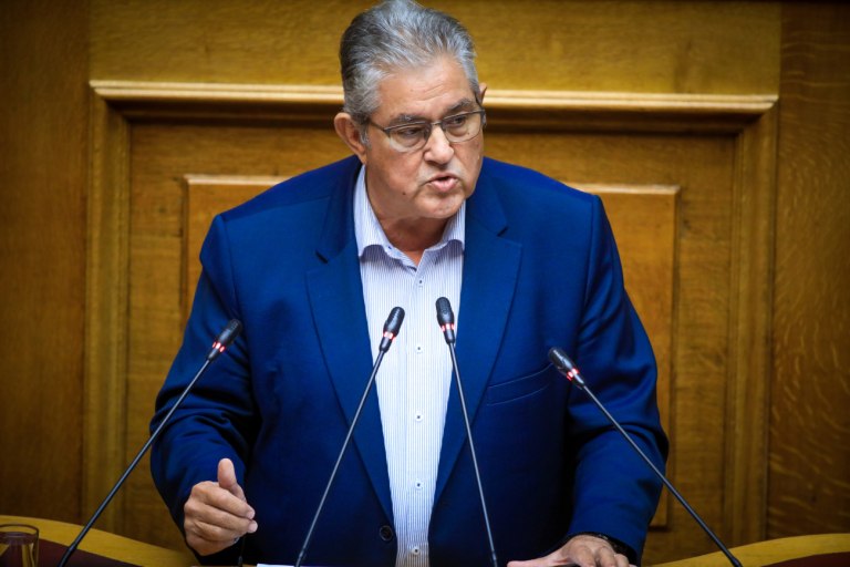 Πυρά Κουτσούμπα σε κυβέρνηση: Εσείς είστε αυτοί που προσβάλλετε το μνημείο του Άγνωστου Στρατιώτη