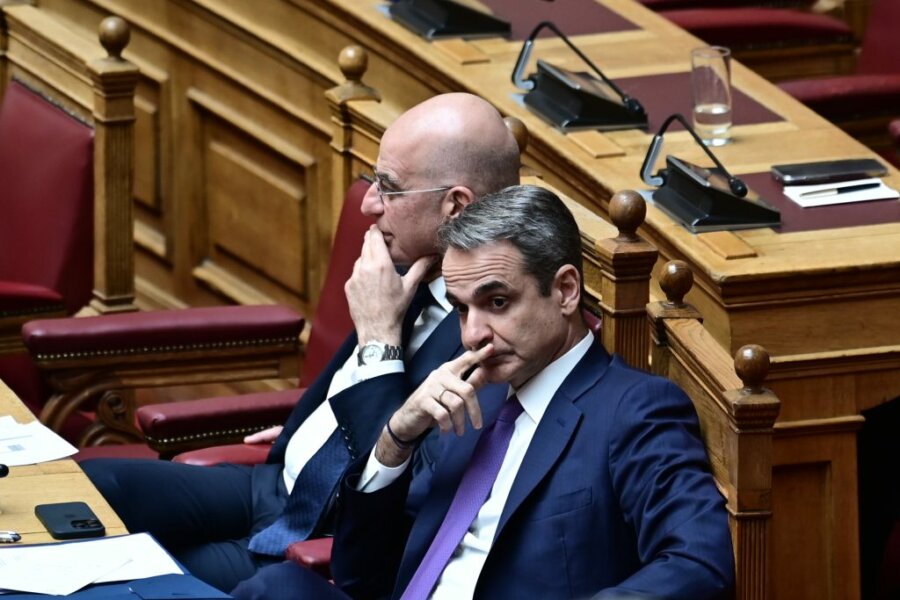 Μαξίμου – Πεντάγωνο: Εικόνα ρήγματος σε τρεις «πράξεις» για τον Άγνωστο Στρατιώτη