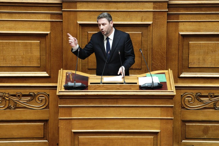 Ο Ανδρουλάκης, οι «δελφινομαχίες», ο Άγνωστος Στρατιώτης και οι… εργολάβοι καθαριότητας