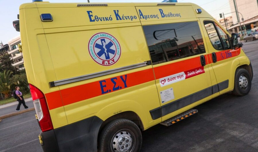 ΑΣΘΕΝΟΦΟΡΟ ΕΚΑΒ (ΓΙΑΝΝΗΣ ΠΑΝΑΓΟΠΟΥΛΟΣ/ EUROKINISSI)