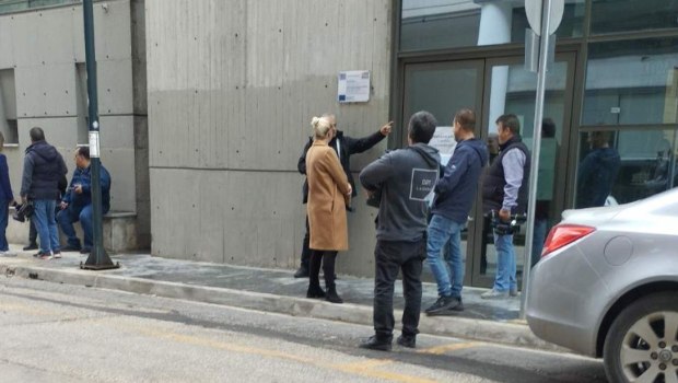 Τρίκαλα: Μαρτυρικός ο θάνατος της 54χρονης - Διαψεύδουν οι δικηγόροι του 18χρονου ότι μίλησε για τα αίτια της δολοφονίας