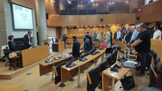 Θεσσαλονίκη: Ενός λεπτού σιγή στη μνήμη του Διονύση Σαββόπουλου στο δημοτικό συμβούλιο - «Έκανε τη ζωή μας πιο όμορφη»