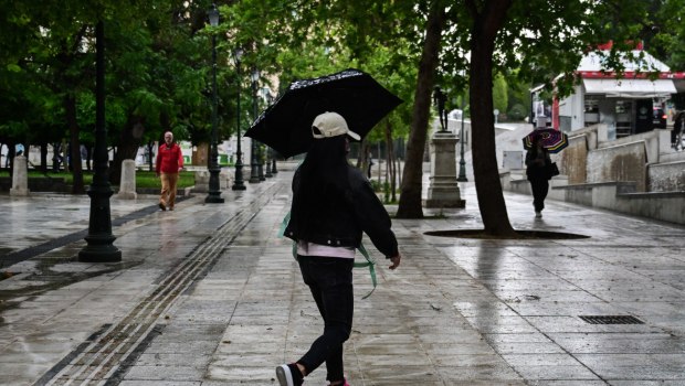 Καιρός: Μετά τις καταιγίδες έρχονται 30άρια - Υπό βροχή η παρέλαση της 28ης Οκτωβρίου
