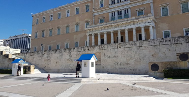Συνάντηση Δούκα με Δένδια και Χρυσοχοΐδη για τον Άγνωστο Στρατιώτη