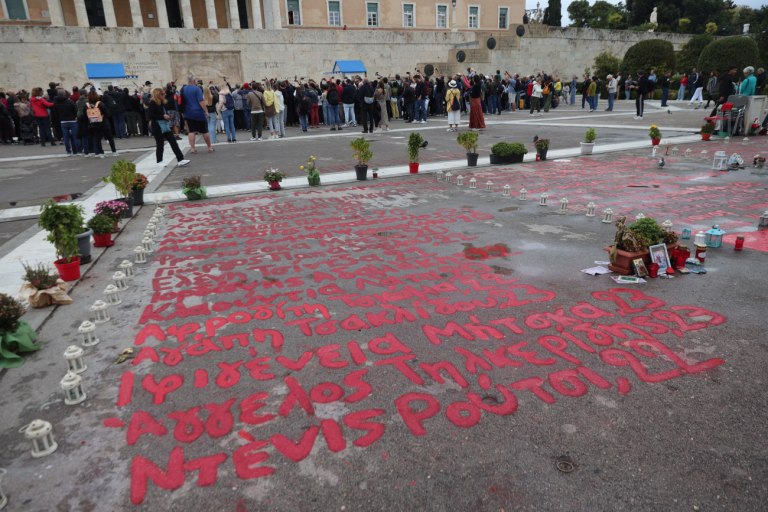 Κόντρα Δένδια – Δούκα για τον Άγνωστο Στρατιώτη – Το ΥΠΕΘΑ θα αναθέσει την καθαριότητα σε εργολάβο