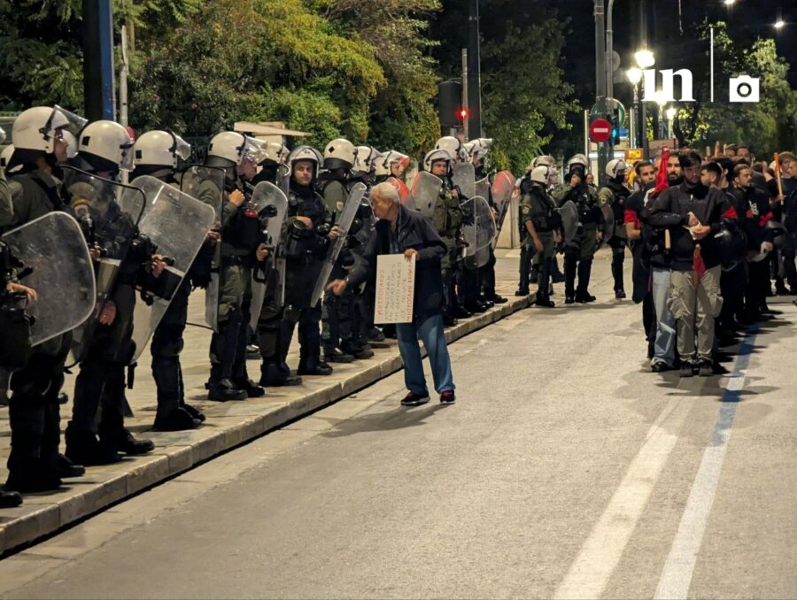 Πρεμιέρα της τροπολογίας: ΜΑΤ περικύκλωσαν τον Άγνωστο Στρατιώτη - Συγκέντρωση στο κέντρο της Αθήνας