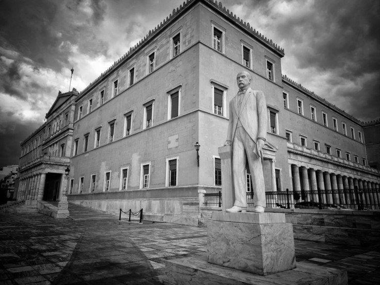 Έρευνα: Κυρίαρχο το αίτημα για «πολιτική αλλαγή» - Κρίση νομιμοποίησης στους θεσμούς