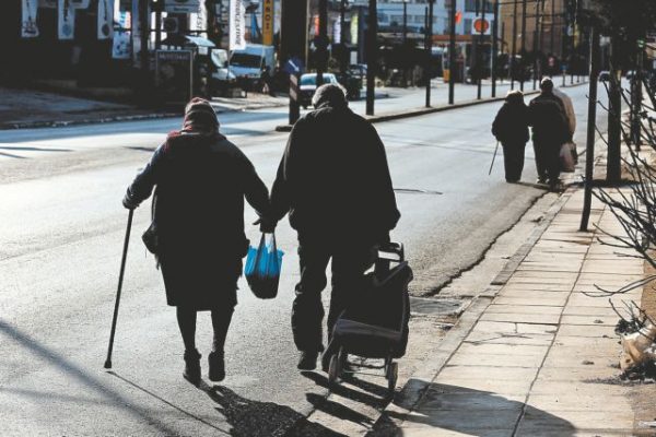 Ακρίβεια: Ροκανίζει εισοδήματα και καταθέσεις  - Οικονομικός Ταχυδρόμος