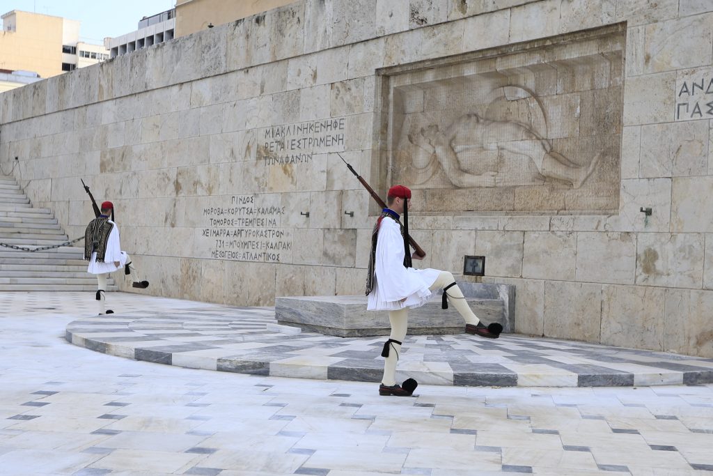 Μνημείο Άγνωστου Στρατιώτη: Ζητείται τρίτος πάροχος για να… καθαρίσει