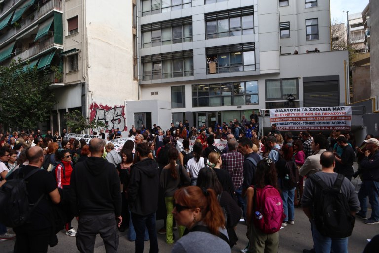 Ερώτηση ΣΥΡΙΖΑ στη Βουλή για τις συγχωνεύσεις τμημάτων και την «αστυνομική επίθεση στο Μεταξουργείο»