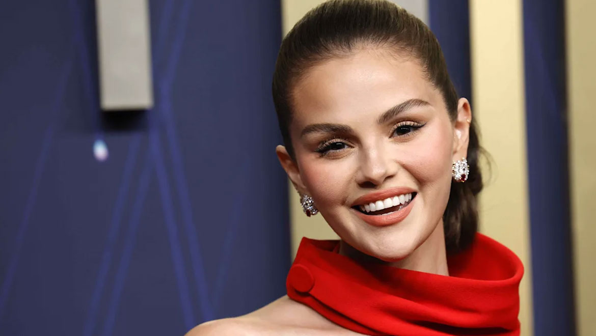 Selena Gomez: Η αλλαγή στα μαλλιά της - Με αφέλειες στη νέα της εμφάνιση