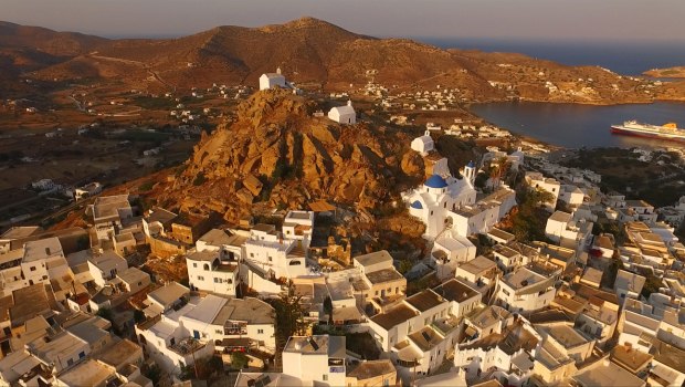 Ίος ο προορισμός των αντιθέσεων - Διεθνή ΜΜΕ «ανακαλύπτουν» τα διαφορετικά πρόσωπα του νησί
