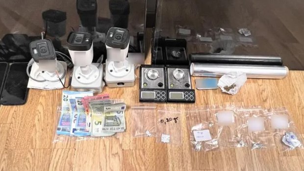 Αστυνομική επιχείρηση στην Αγία Βαρβάρα για διακίνηση ναρκωτικών - Τέσσερις συλλήψεις