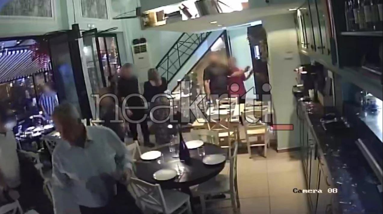 Επίθεση με αυγά και άλλα αντικείμενα δέχθηκε ο Μάκης Βορίδης στο Ηράκλειο Κρήτης