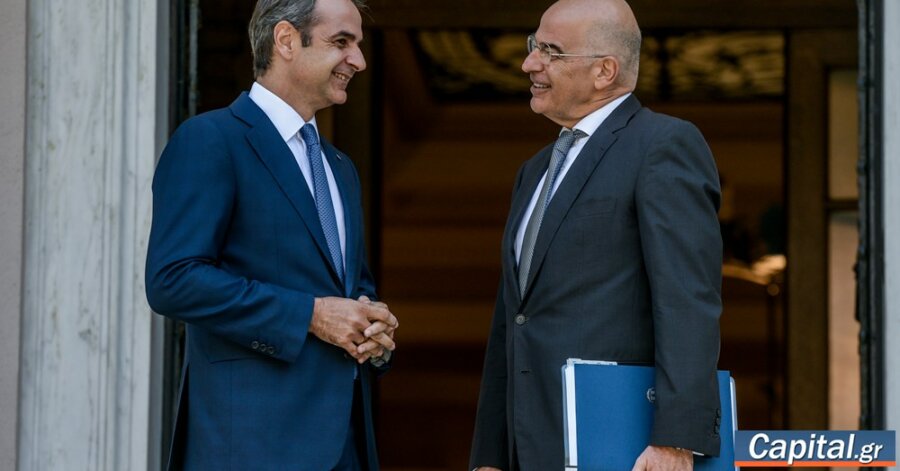 Οι λεπτές ισορροπίες στη σχέση Μαξίμου - Δένδια