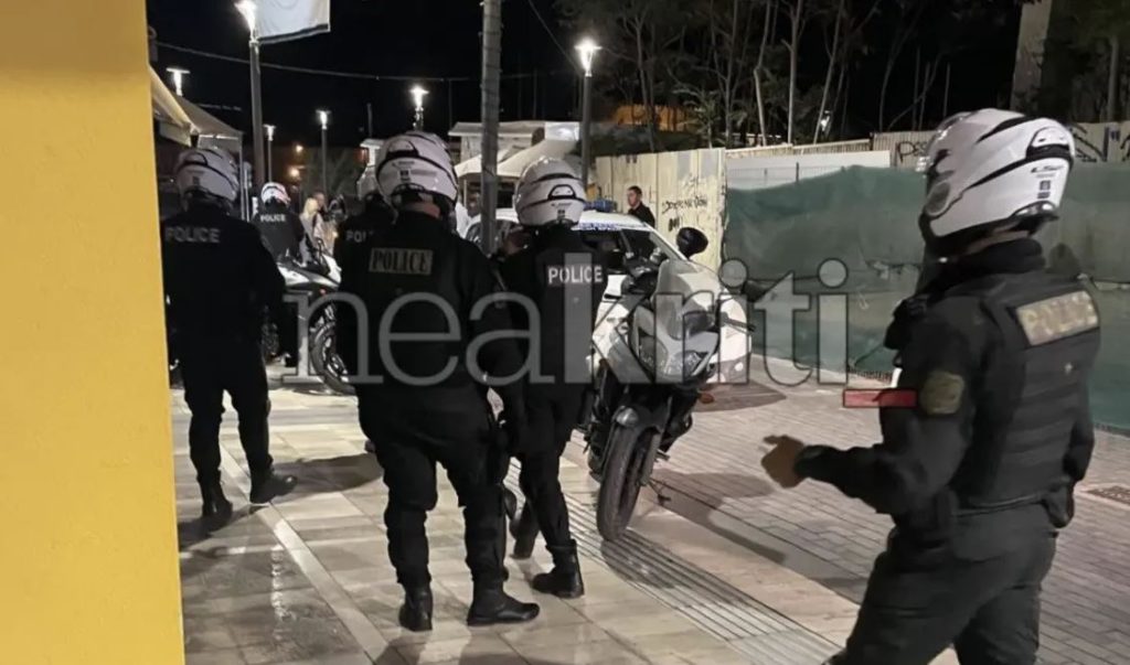 Στόχος κουκουλοφόρων ο Μάκης Βορίδης και η οικογένειά του στην Κρήτη – Επίθεση με αυγά και αντικείμενα