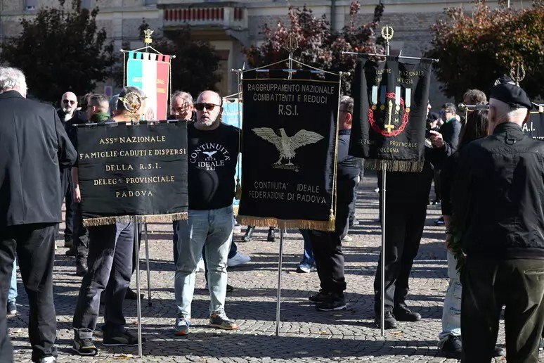 Η οργάνωση ANPI απαντά στην πορεία υπέρ του Μουσολίνι με... αντιφασιστικό μουσακά!