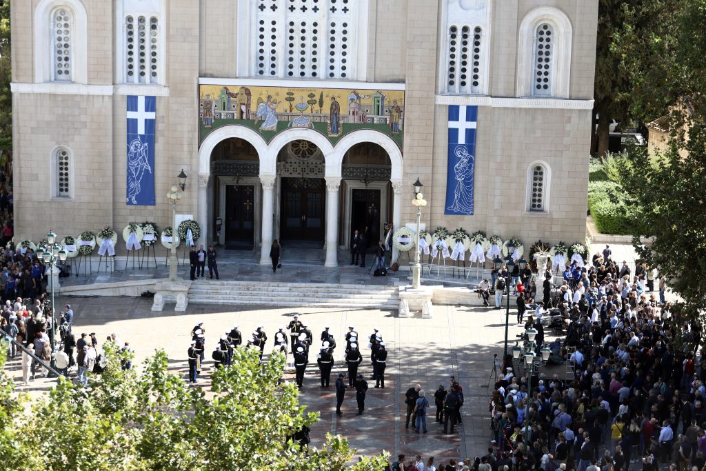 Κηδεία Σαββόπουλου: Εξι ηχηρές απουσίες