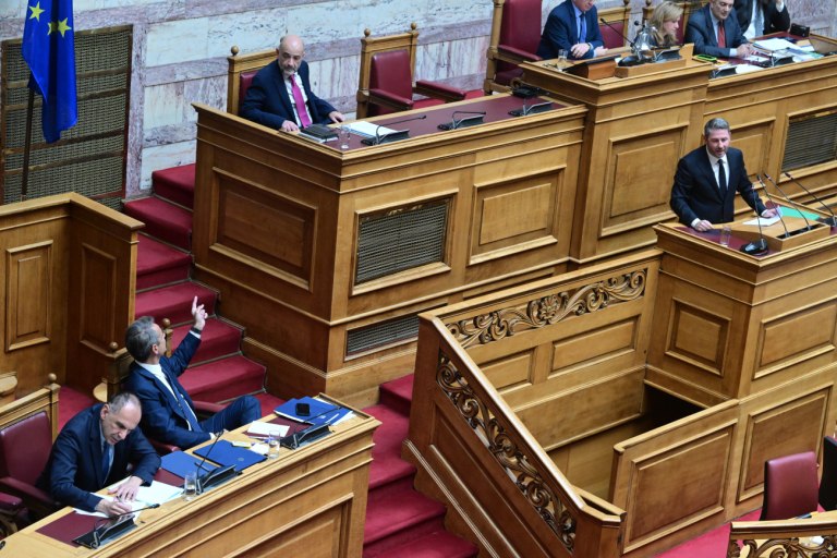 Επιμένει ο Ανδρουλάκης για την ακρίβεια και το ιδιωτικό χρέος - Επανακαταθέτει επίκαιρη ερώτηση στον Μητσοτάκη