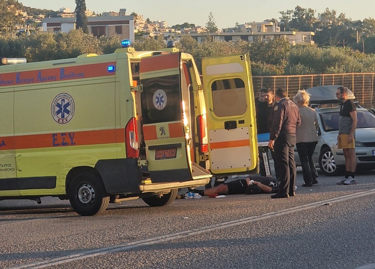Σοβαρό τροχαίο στη λεωφόρο Σουνίου στη Σαρωνίδα με τραυματίες