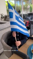 Κωνσταντίνος Αργυρός - Αλεξάνδρα Νίκα: Η φωτογραφία με το γιο τους, Βασίλη να κρατάει την ελληνική σημαία