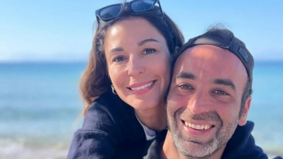 Κατερίνα Παπουτσάκη: Φθινοπωρινό ταξίδι στο Αγκίστρι με τον σύντροφό της, Θάνο Χατζόπουλο - Η πόζα με μαγιό