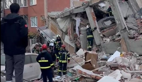 Τουρκία: Κατέρρευσε εξαώροφο κτίριο - Φόβοι για εγκλωβισμένους