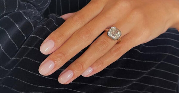 Vanilla Glass Nails: Η πιο κομψή και μίνιμαλ φθινοπωρινή τάση στο μανικιούρ