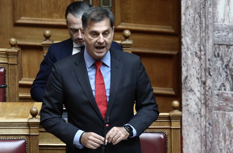 Επίθεση στα γραφεία του Χάρη Θεοχάρη - «Έβαλαν φωτιά στην είσοδο των γραφείων που είχαν κόσμο», καταγγέλλει η ΝΔ