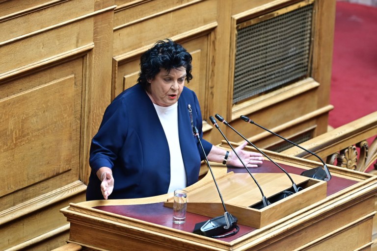 Άγρια κόντρα Κανέλλη – Κωνσταντοπούλου στη Βουλή: «Έκανε καριέρα επί χούντας»- «Πολιτική εμπάθεια και αντικομμουνισμός»