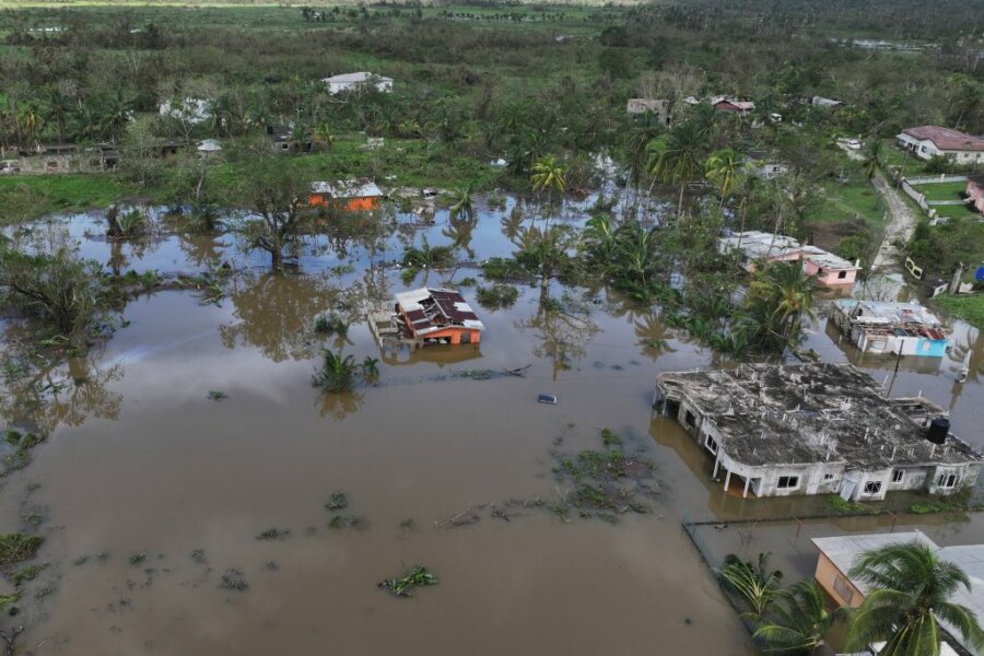 Τυφώνας Μελίσσα: Σφυροκοπά με μανία την Καραϊβική – Δεκάδες νεκροί και τεράστιες καταστροφές στο πέρασμά του