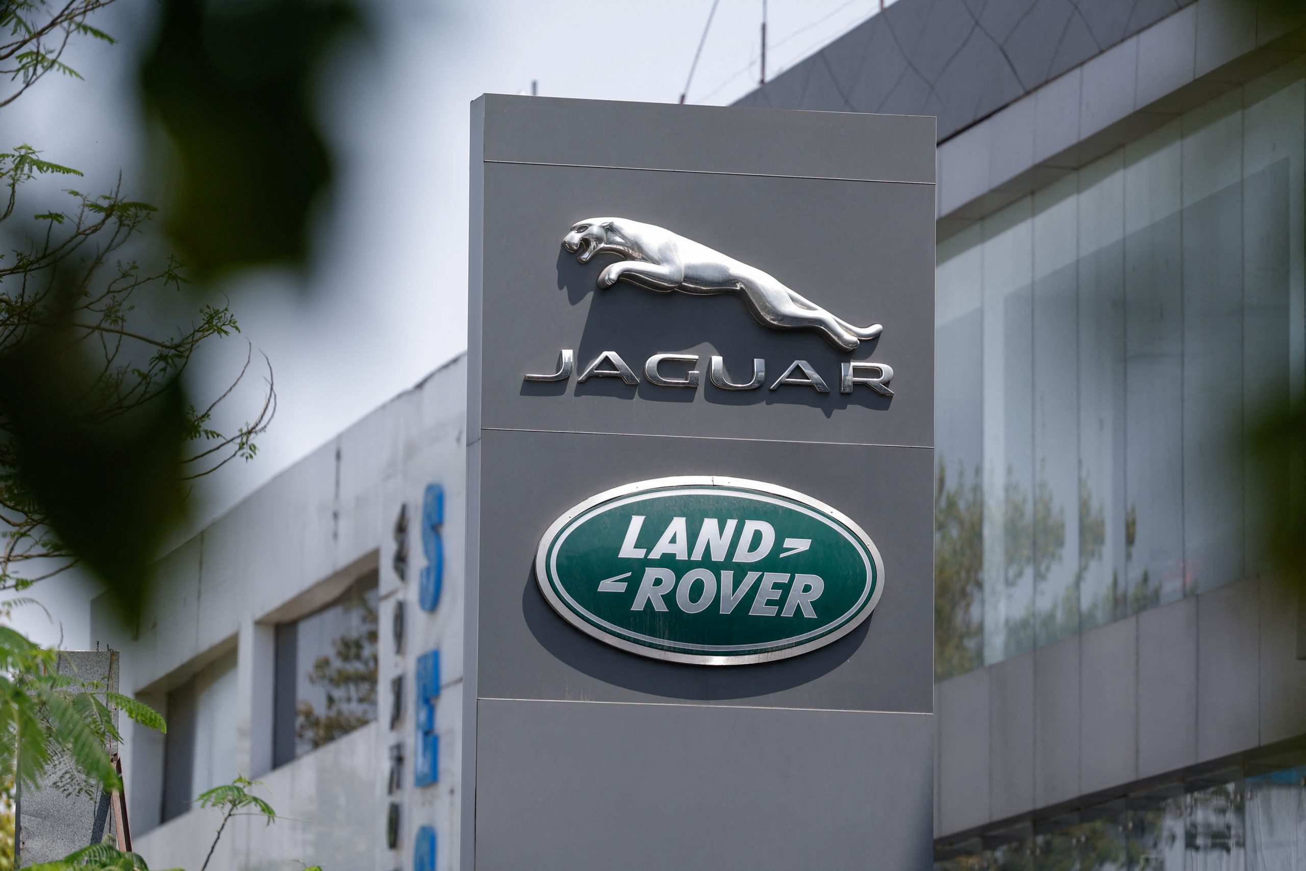Jaguar Land Rover: Η κυβερνοεπίθεση που κρύβει ένα δυσοίωνο μάθημα για τις βρετανικές επιχειρήσεις
