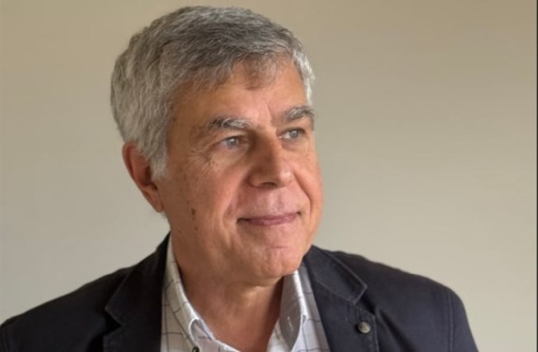 Οι ντροπαλοί νεοδημοκράτες του ΠΑΣΟΚ και το σφιχταγκάλιασμα με τη ΝΔ